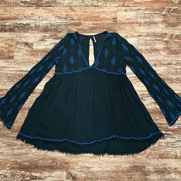 Like New Free People Diamond Embroidered Top in Dark Green - Picture 2 of 6